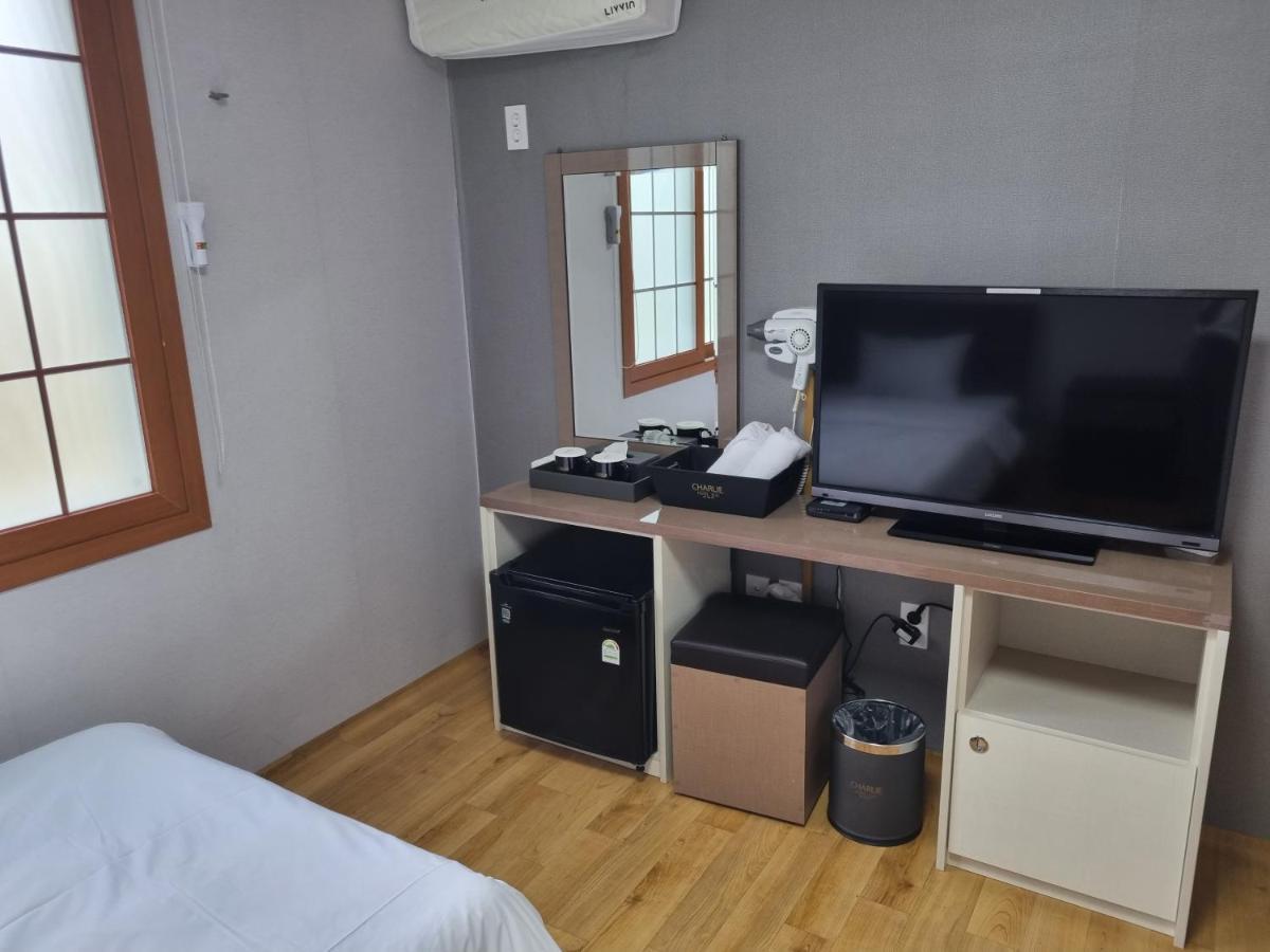 Charlie Hotel Jeju Eksteriør billede